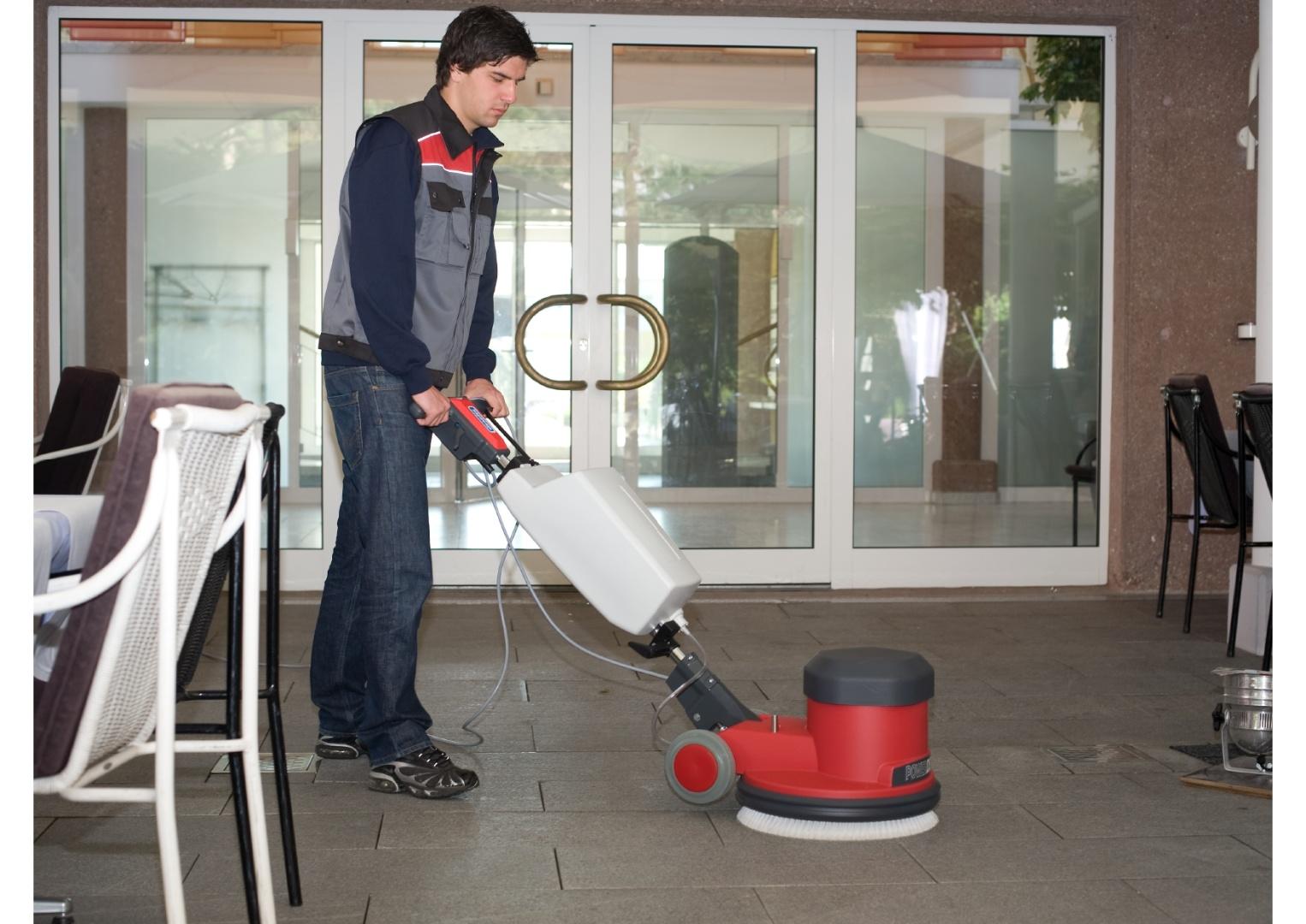 Глубокая размывка твердых напольных покрытий